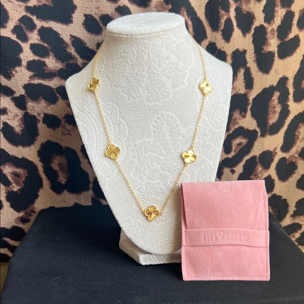 Vila Veloni Clover Necklace